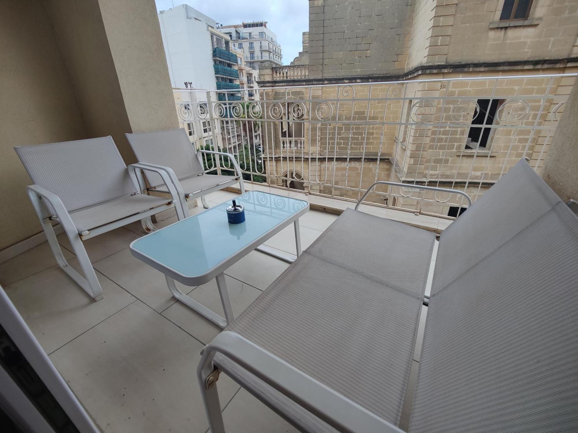 Central Modern Sliema 2 Bedroom Apartment Exterior foto